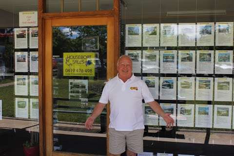 Photo: Houseboat Sales